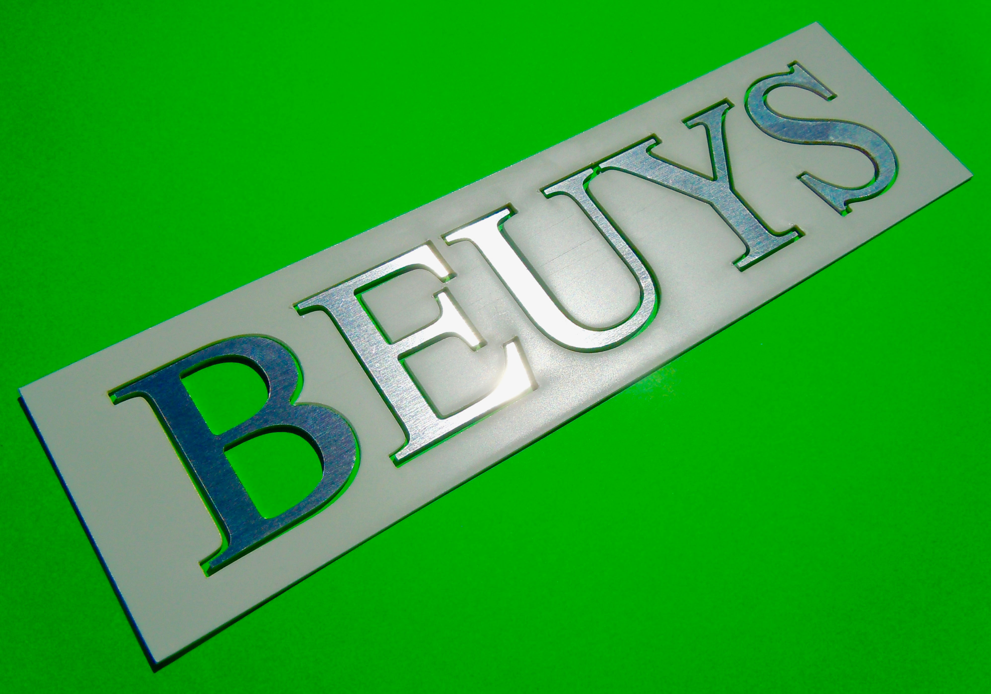 Montageschablone für Buchstaben