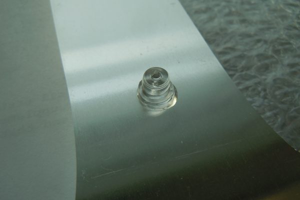 Spitzen der Stecker hinterlassen Markierung